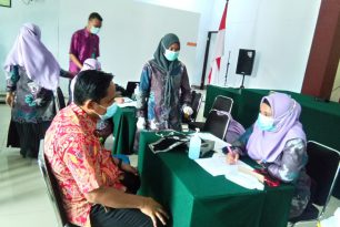 Vaksinasi Covid 19 pada Karyawan Karyawati Pengadilan Negeri Sanana