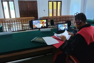 Sidang Teleconfernce Secara Online di Kantor Pengadilan Sanana